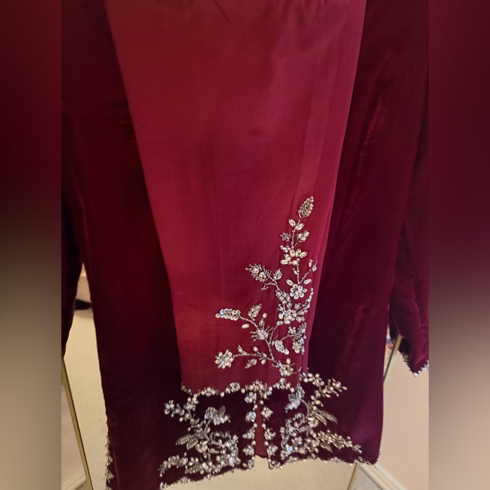 Chic Burgundy Embellished Women's Kurta - Picture 4 of 4